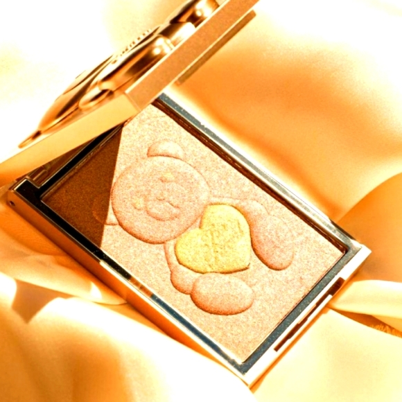 🆕Too Faced Teddy 🐻 Bare it all hightlight/bronzer